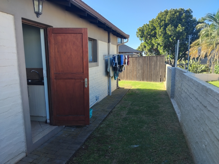 4 Bedroom Property for Sale in Wavecrest Eastern Cape